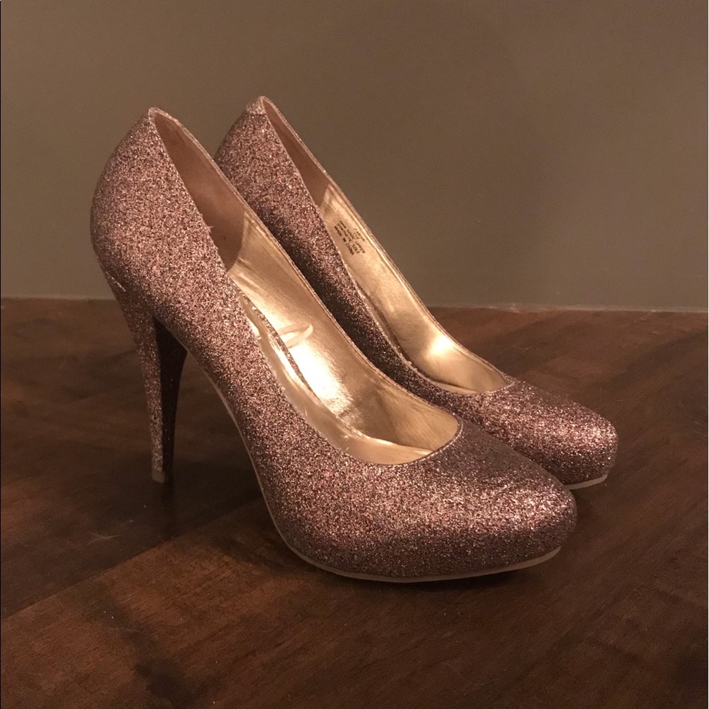 Steve Madden Glitter Pumps